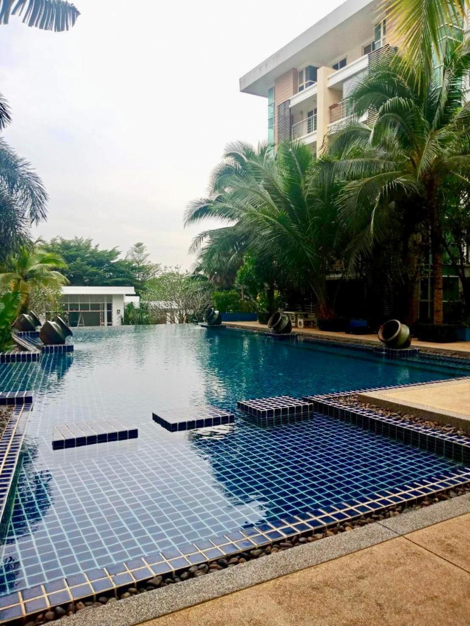 The Royal Place Service Apartments Phuket Exteriör bild