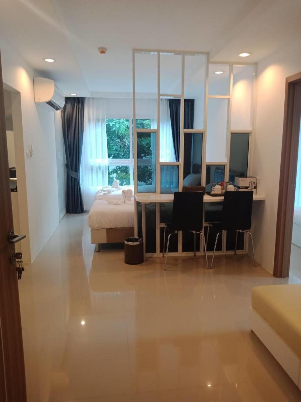 The Royal Place Service Apartments Phuket Exteriör bild