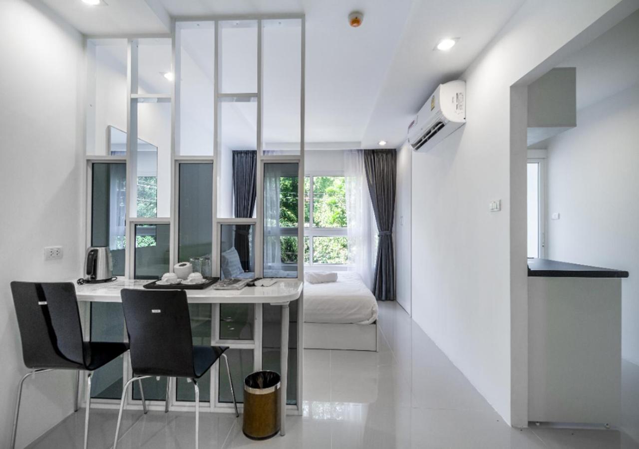 The Royal Place Service Apartments Phuket Exteriör bild